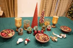 lot 4 image: Collection of 6 Holiday-Themed Night Lights with Decorative Bowls of Potpourri
