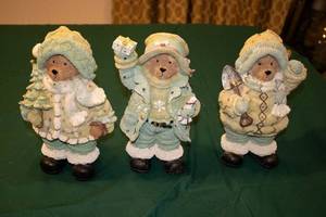 lot 5 image: Set of 3 Decorative Bear Figurines for Holiday Decor