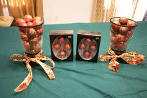 lot 21 image: Set of 12 Decorative Red and Gold Christmas Ornaments in Vases