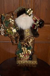 lot 28 image: Vintage Decorative Santa Figure with Gift Basket - 26 inches Tall