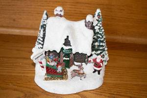 lot 30 image: Thomas Kinkade Santas Workshop Holiday Decor Figurine