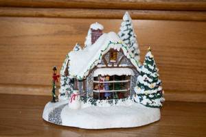 lot 31 image: Thomas Kinkade Stillwater Cottage Holiday Dcor