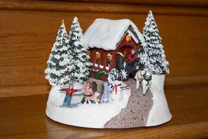 lot 36 image: Thomas Kinkade Country Memories Winter Scene with Lights