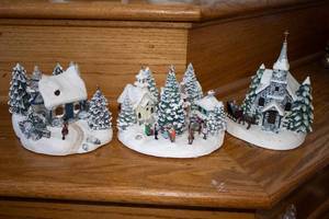 lot 38 image: Set of 3 Thomas Kinkade Christmas Village Figurines