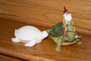 lot 41 image: Garden Collection Gnome Riding Turtle Figurine and White Turtle Decoration