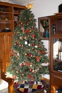 lot 93 image: 7 Pre-Lit Christmas Tree with Star Topper and Ornaments