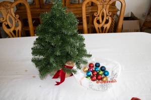 lot 97 image: Miniature Artificial Christmas Tree with 20 Assorted Ornaments