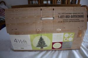 lot 102 image: Martha Stewart 4.5ft Pre-Lit Berry Mountain Tree with Lights