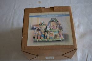 lot 105 image: Easter Water Globe Decorative Figure