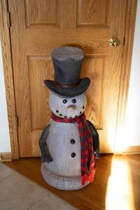 lot 111 image: Decorative Snowman Figure with Hat and Scarf - 4 Feet Tall
