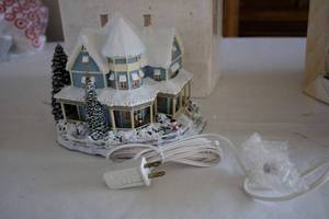 lot 120 image: Thomas Kinkade Hawthorne Village Holiday Bed and Breakfast Light-Up Decoration