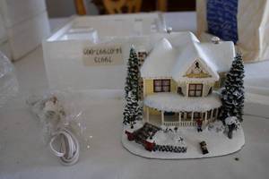 lot 122 image: Thomas Kinkade Victorian Homestead Christmas Decor with Light