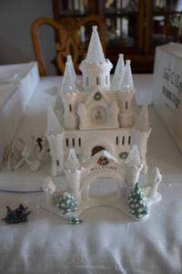 lot 123 image: Vintage Christmas Castle Decoration with Lights and Accessories