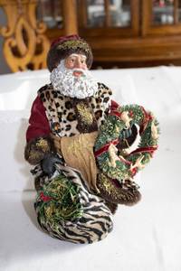lot 138 image: Santa Claus Figure from Possible Dreams Collectibles - 1985