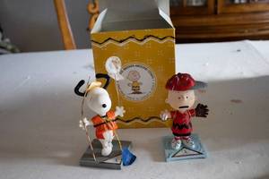 lot 139 image: Set of 2 Snoopy and Charlie Brown Figurines by Westland Giftware
