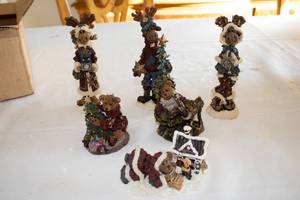 lot 156 image: Collection of 6 Boyds Bears & Friends Figurines from Various Series