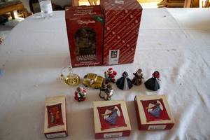 lot 162 image: Collection of Christmas Figurines and Musical Wooden Hall
