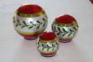 lot 47 image: Set of 3 Vintage Christmas Ornaments with Hand-Painted Design