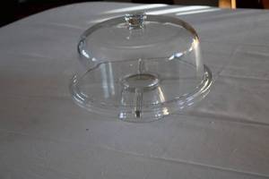 lot 59 image: Clear Glass Cake Dome with Plate - 11 Inch Diameter