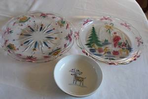 lot 64 image: Set of 3 Vintage Christmas-Themed Glass Serving Dishes