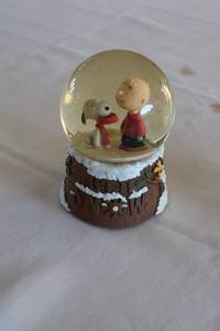lot 74 image: Peanuts Snoopy and Charlie Brown Snow Globe with Holiday Theme