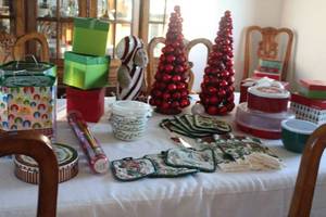 lot 81 image: Lenox Holiday Dinnerware Set with Pot Holders and Serving Accessories