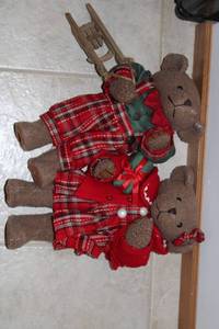 lot 83 image: Set of 2 Plush Decorative Bears in Festive Red and Green Outfits