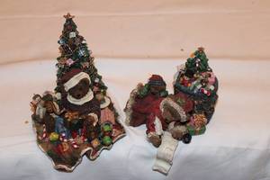 lot 86 image: Set of 2 Adorable Bear Figurines with Christmas Theme
