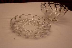 lot 92 image: Set of 2 Vintage Glass Dishes - Decorative Bowl and Plate