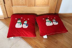 lot 126 image: Set of 2 Holiday Decor Snowman Cushions