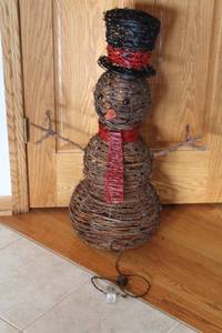 lot 133 image: Lit Rattan Snowman Decorative Outdoor Figure, 31 in Tall with 70 Lights