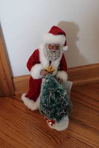 lot 146 image: Possible Dreams Santa Figurine with Tree - Holiday Decor