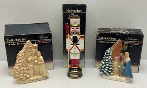 lot 14 image: Misc. Vintage Jim Beam Collectible Christmas Decanters (EMPTY) With Original Boxes