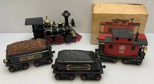 lot 52 image: Vintage BEAM Collectible Decanter Train (EMPTY)