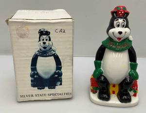 lot 142 image: HAMMs Christmas Bear With Presents Salt & Pepper Shaker (NIB)