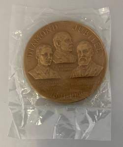 lot 154 image: 1966 ANA American Numismatic Association Diamond Jubilee 75th  Anniversary Souvenir Commemorative Bronze Medallion Paper Weight (In Original Sealed Pack)