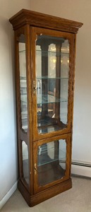 lot 4 image: Elegant Display Cabinet