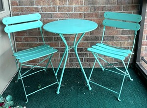 lot 6 image: Beautiful Bistro Set  Patio Table with Chairs