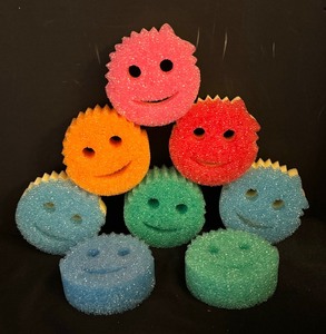 lot 92 image: Eight New Smily Scrubbers