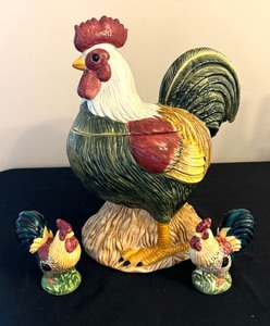 lot 99 image: Sakura Rooster Cookie Jar with Salt  Pepper Shakers
