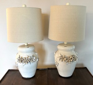 lot 11 image: Pair of Pretty Table Lamps