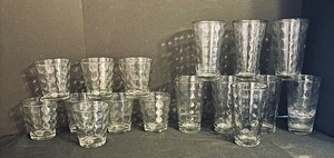 lot 127 image: Anchor Hocking Polka Dot Coin Tumblers