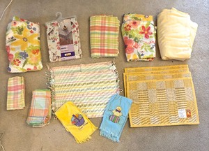 lot 157 image: Lovely Linens including Tablecloths, Napkins, Placemats and Hand Towels