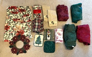 lot 158 image: Festive Placemats, Tablecloths, Napkins Oven Pads and More