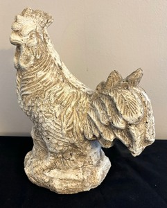lot 165 image: Decorative Rooster Figurine