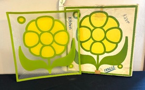 lot 28 image: Colony Garden Party Daisy Serving Platter