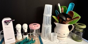 lot 226 image: Large Lot of Kitchen Goodies including a Pampered Chef Utensil Crock