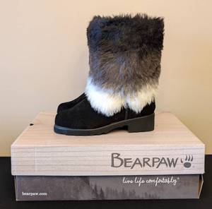 lot 249 image: New Bearpaw Fuzzy Regina Boots