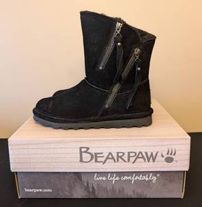 lot 251 image: New Bearpaw Mimi Boots