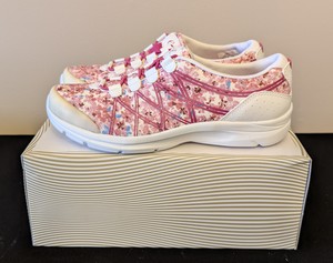 lot 253 image: New Easy Spirit Pink Tennis Shoes